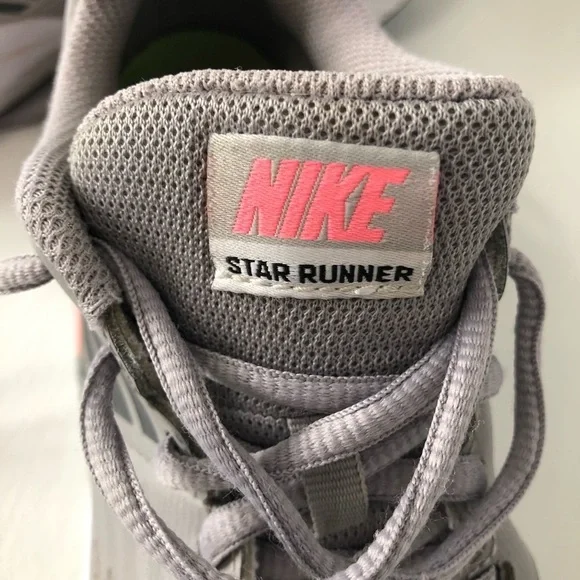 Nike Youth runners star runner youth size 3.5 pink and grey - Picture 2 of 8